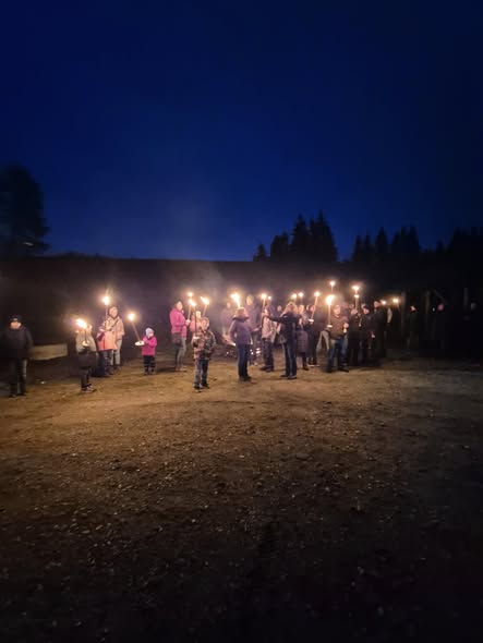 Weihnachtsfeier  - Fackelwanderung.jpg